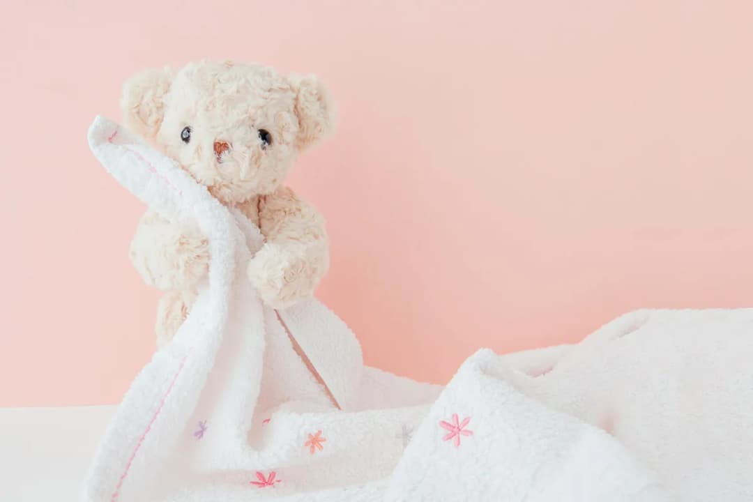 Jak prać pluszowe misie, by uniknąć zniszczeń i zachować ich urok