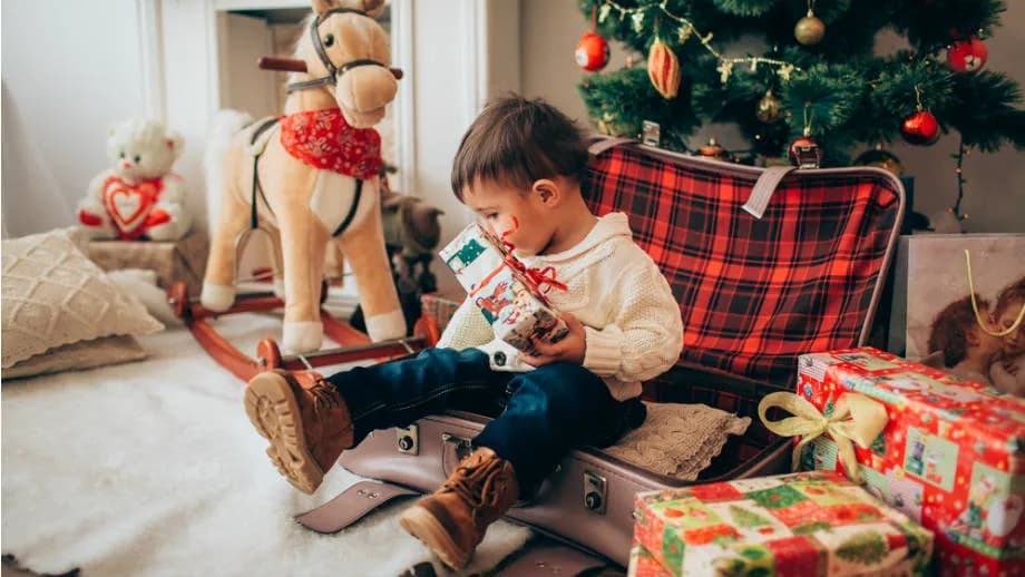 Co kupić 2 latkowi pod choinkę? Najlepsze pomysły na prezenty